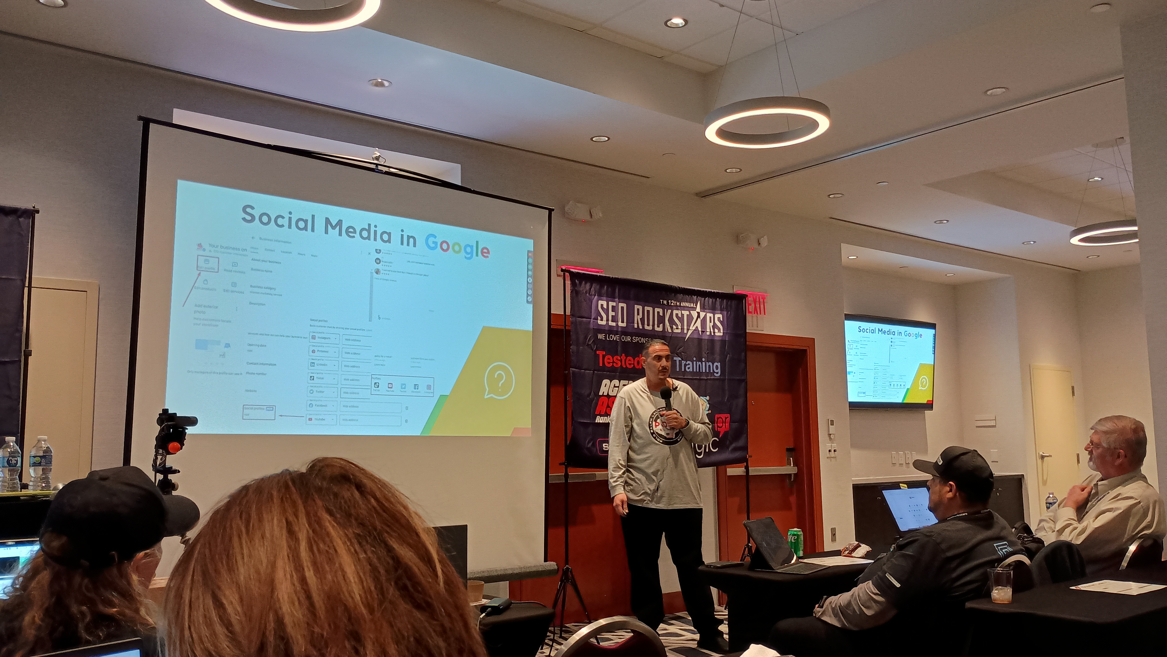 Mike teaching Social Media in Google at SEO Rockstars in 2023